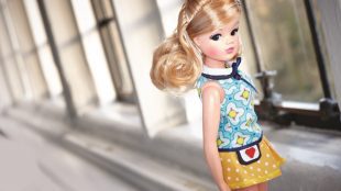 IMage shows a Sindy doll