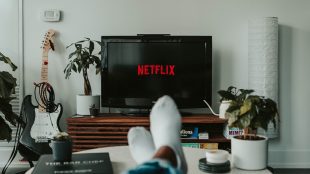 cost of living crisis sees more people entertain at home - www.silvermagazine.co.uk