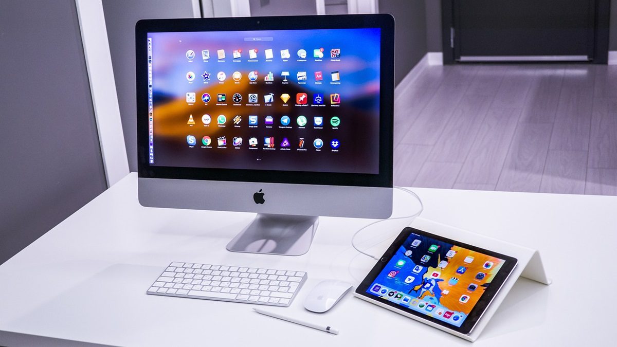 Image shows a set of Mac products at a workdesk - organise Mac files and folders