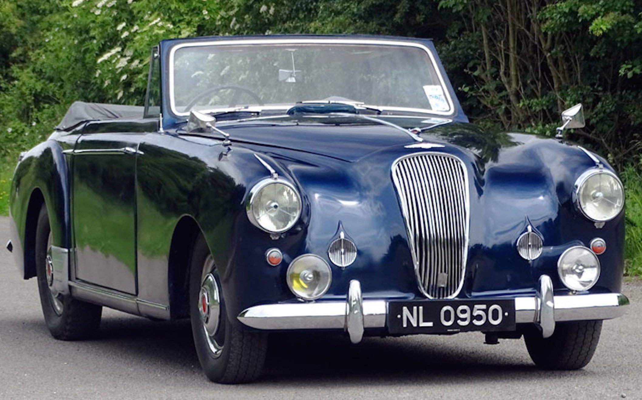 Peter Ustinov in his Lagonda Silver Magazine www.silvermagazine.co.uk