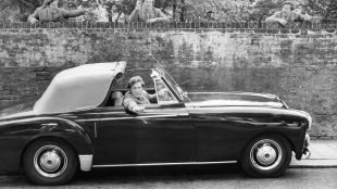 Peter Ustinov in his Lagonda Silver Magazine www.silvermagazine.co.uk